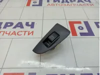 Кнопка стеклоподъемника заднего правого Toyota Avensis (T250) 84810-05050