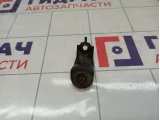 Кронштейн радиатора Toyota Avensis (T250) 16533-22050