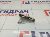 Кронштейн переднего бампера правый Toyota Avensis (T250) 52081-05010