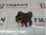 Кронштейн крепления троса КПП Toyota Avensis (T250) 33524-20040