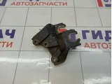 Кронштейн крепления троса КПП Toyota Avensis (T250) 33524-20040