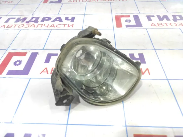 Фара противотуманная левая Toyota Avensis (T250) 8122005060. Сломано крепление.