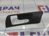 Накладка ручки внутренней Toyota Avensis (T250) 6761605020. Передняя левая.