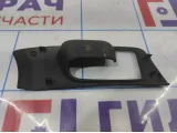 Накладка ручки внутренней Toyota Avensis (T250) 6761605020. Передняя левая.