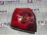 Фонарь задний левый Toyota Avensis (T250) 8156105130. Сломано крепление платы.