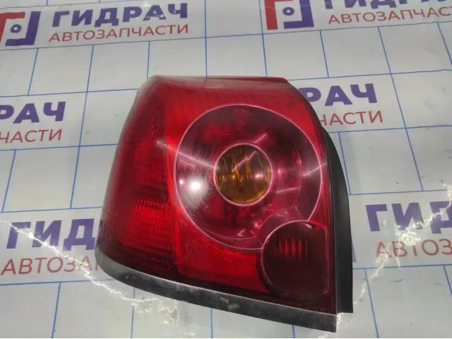 Фонарь задний левый Toyota Avensis (T250) 8156105130. Сломано крепление платы.
