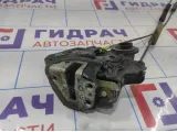 Замок двери задней левой Toyota Avensis (T250) 6906002102.