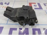 Замок багажника Toyota Avensis (T250) 6460005011. Дефект. Сломан кожух.