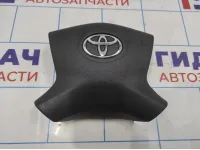 Подушка безопасности в рулевое колесо Toyota Avensis (T250) 4513005112B0.