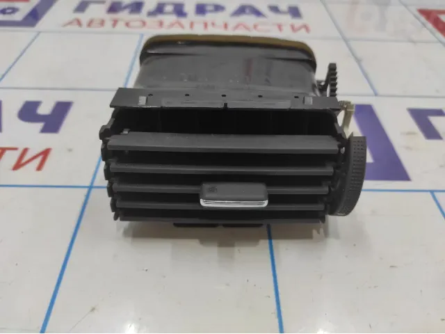 Дефлектор воздушный центральный правый Toyota Avensis (T250) 5506305040.