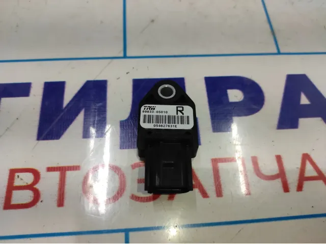 Датчик AIR BAG Toyota Avensis (T250) 8983305010.