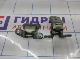 Петли двери передней правой Toyota Avensis (T250) . Комплект.