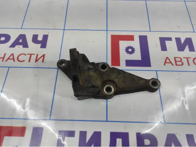 Кронштейн двигателя правый Toyota Avensis (T250) 123150D040.