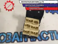 Блок предохранителей 8273405030 Toyota Avensis 2008