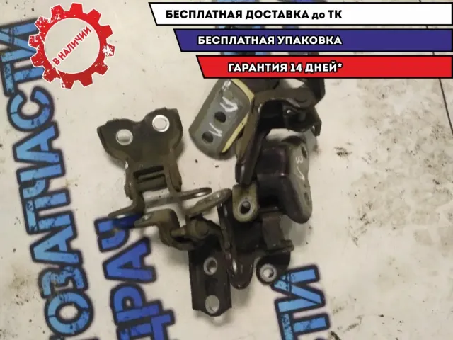 Петля двери шт Toyota Avensis 2008