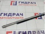 Накладка стекла переднего правого Toyota Avensis