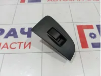 Кнопка стеклоподъемника переднего правого Toyota Avensis 8481005050