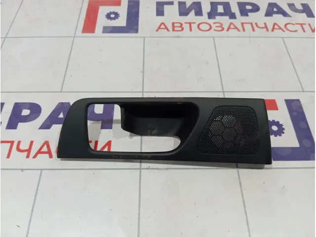 Накладка ручки внутренней задней левой Toyota Avensis 6761805040