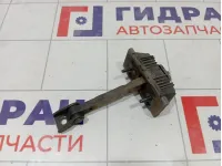 Ограничитель двери задний Toyota Avensis 6863005040