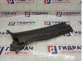 Решетка под лобовое стекло (Жабо) правая Toyota Avensis 5578105061