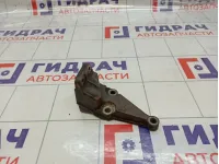 Кронштейн двигателя правый Toyota Avensis 123150D040