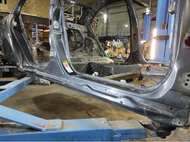 Порог со стойкой правый Toyota Avensis (T250) .