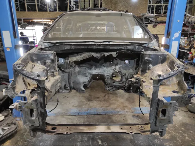 Панель передняя Toyota Avensis (T250) .