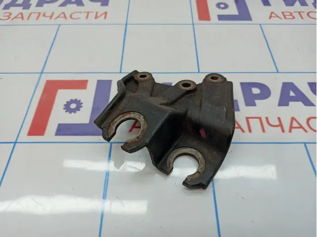 Кронштейн крепления троса КПП Toyota Avensis (T250) 33524-20040.