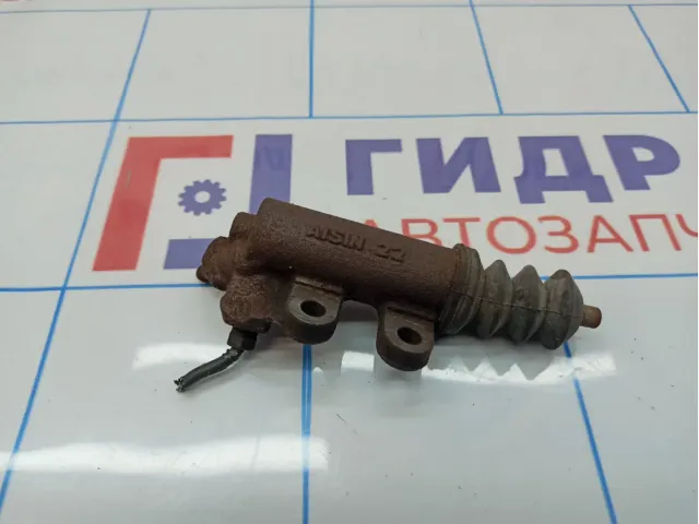 Цилиндр сцепления рабочий Toyota Avensis (T250) 31470-12130.