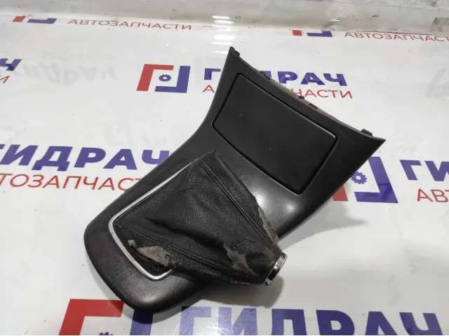 Накладка декоративная на центральную консоль Toyota Avensis (T250) 58821-05010. Потертости.