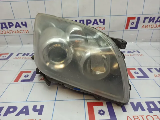 Фара правая Toyota Avensis (T250) 8113005240. Дефект.