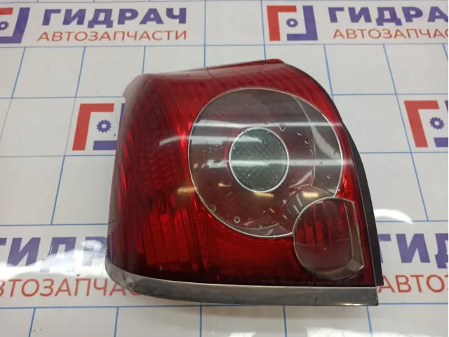 Фонарь задний левый Toyota Avensis (T250) 81561-05210. Дефект крепления.