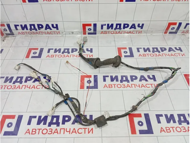Проводка двери передней правой Toyota Camry (XV40) 8215133A50