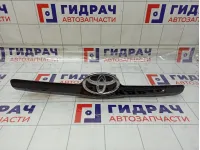 Накладка двери (крышки) багажника Toyota Camry (XV40) 7681133170C0