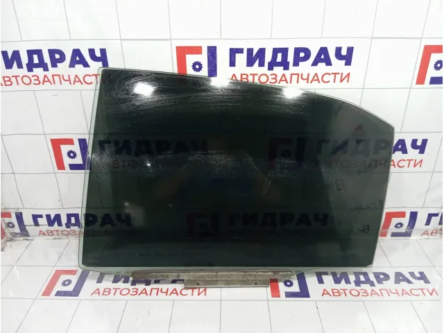 Стекло двери задней левой Toyota Camry 6811433150