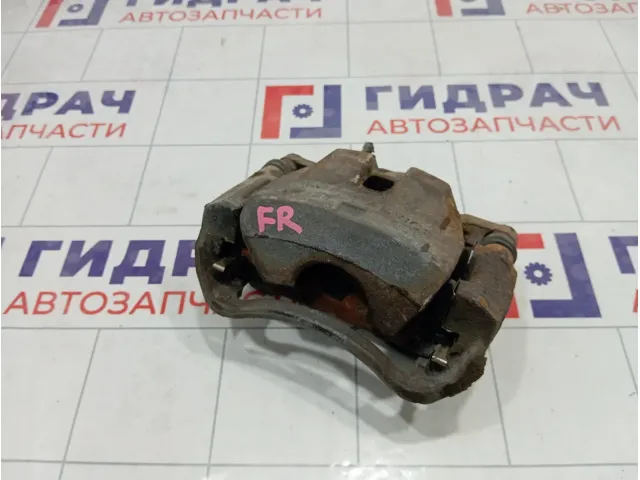 Суппорт тормозной передний правый Toyota Camry 4773033340
