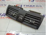 Дефлектор воздушный центральный Toyota Camry 5566033190B0