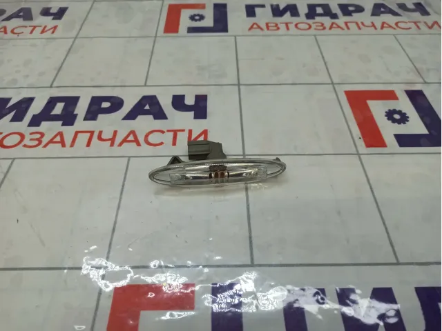 Повторитель на крыло Toyota Camry 8173030131