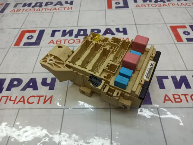 Блок предохранителей Toyota Camry 8273033720