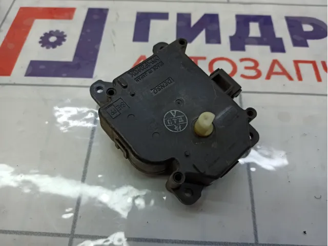 Моторчик заслонки отопителя (печки) Toyota Camry 0638000171