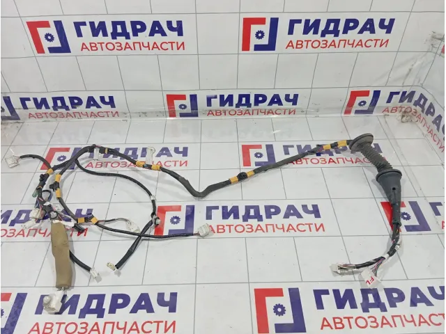 Проводка двери передней левой Toyota Camry 8215206E00E
