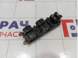 Блок управления стеклоподъемниками Toyota Camry 8404033100