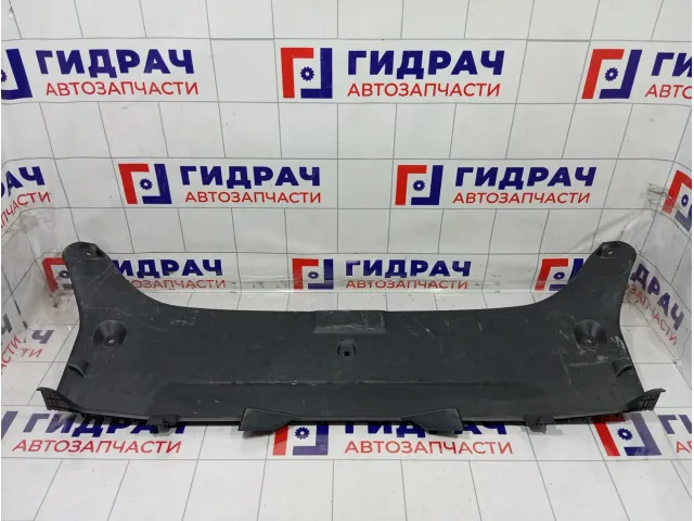 Обшивка багажника на заднюю панель Toyota Camry 5838733111