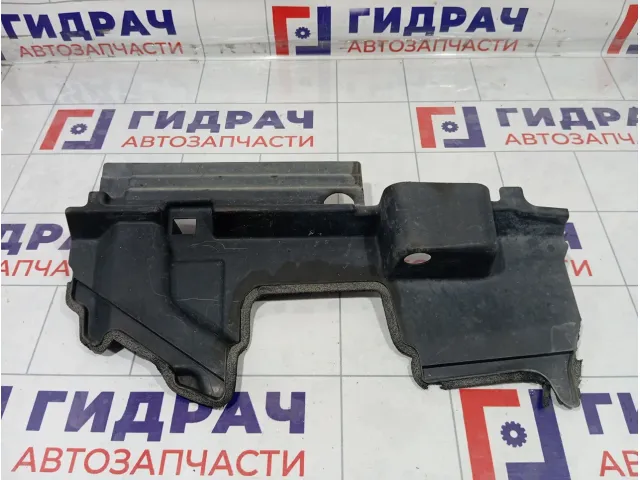 Дефлектор радиатора правый Toyota Camry 5329333080