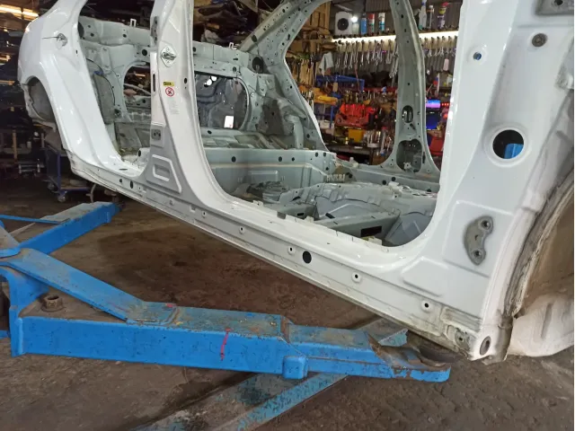 Порог со стойкой правый Toyota Camry