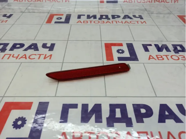 Отражатель в бампер задний правый Toyota Camry 8191048012