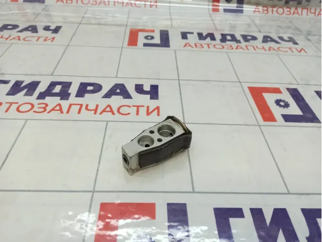 Клапан кондиционера Toyota Camry 8851533050