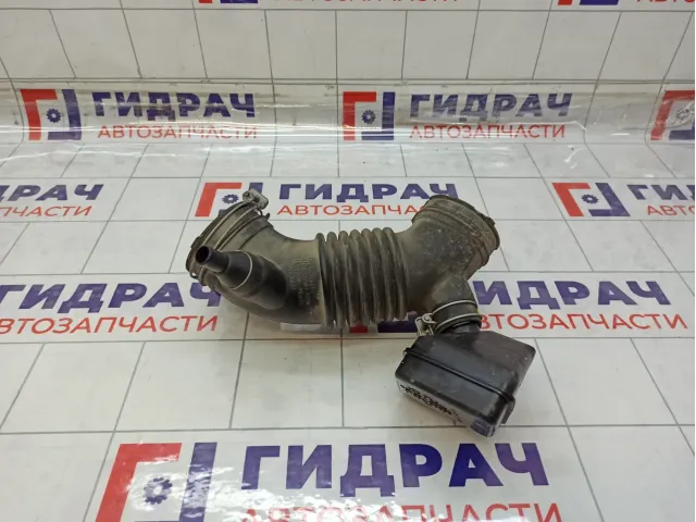 Патрубок воздушного фильтра Toyota Camry 1788136100