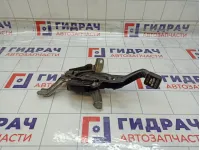Рычаг, педаль стояночного тормоза Toyota Camry 4620033150