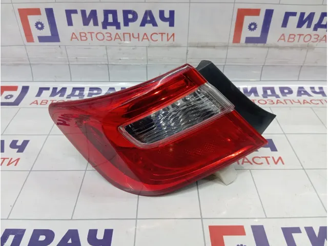 Фонарь задний наружный левый Toyota Camry (XV50) 8156133550